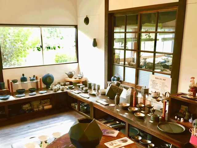 となりの展示室もぜひご覧ください_まひろ窯