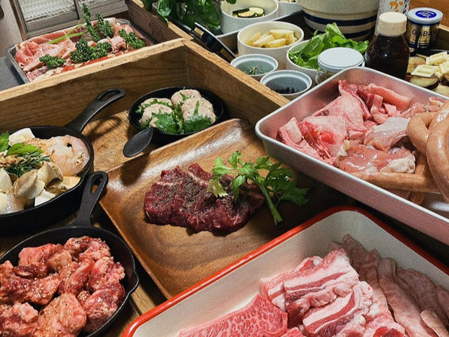 BBQ内容をお知らせいたします。
・牛肉 イチボ・ローストビーフ
・豚肉 サムギョプサル・ロース
・鶏肉 ジェノベーゼ・レモン塩
・魚介のアヒージョ_宙と廷