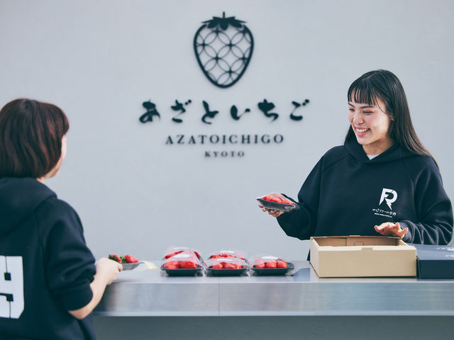 受付カウンターでは、パック売りも行っております。_ロックファーム京都(あざといちごハウス)