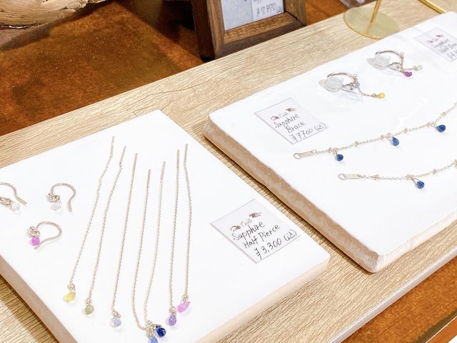 自分で選んだ宝石でピアスやネックレスも作れちゃう!_Jewelry Coseete