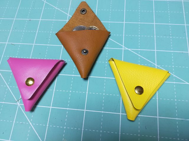 年齢問わず大人気のカラフルコインケースです。_工房ボルサワークス