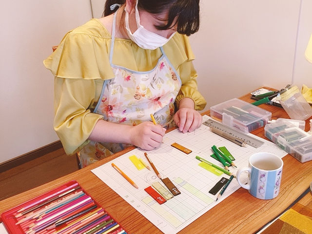 100色以上のガラスサンプルから色選び。綺麗な色ガラスに癒されます♪_TOM GLASS