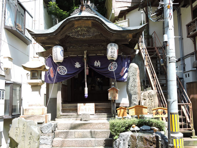 温泉薬師堂