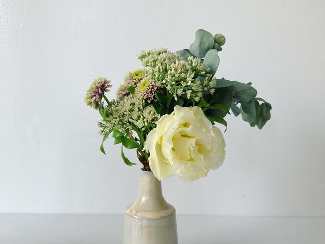 制作した花瓶に生けて豊かな日々を_陶芸教室チルコロ 等々力店