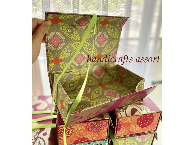 参考作品*折りたためる箱*壁紙と布で仕立てています。_handicrafts assort