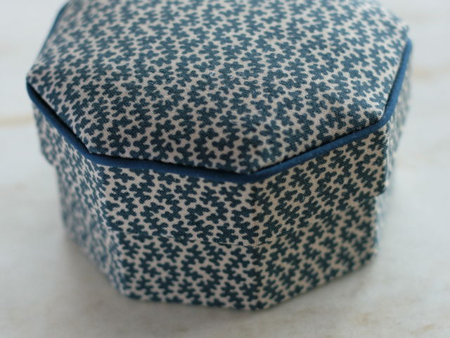 参考作品*八角の小箱。蓋に綿を入れてふっくら可愛いです。_handicrafts assort