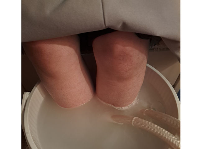 コースによって、水素水と重炭酸を使った足浴をします。
※重炭酸タブレット(入浴剤)は着色料無配合、保存料不使用。_YOSAPARK ビオテラス