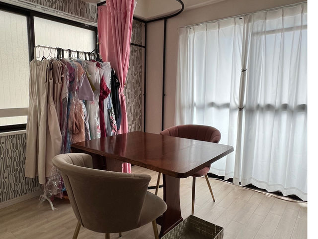 落ち着いた雰囲気のサロン内_Smart Dresser