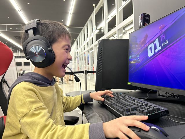 最新のゲーミングPCでお子様にも大人気のeスポーツをプレイできます!_REDEE 北九州イノベーションセンター店