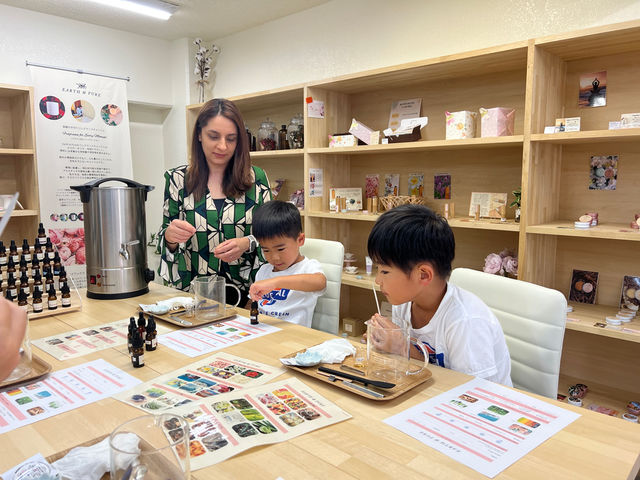 香りが決まったらキャンドルを作る作業です。_Earth&Pure