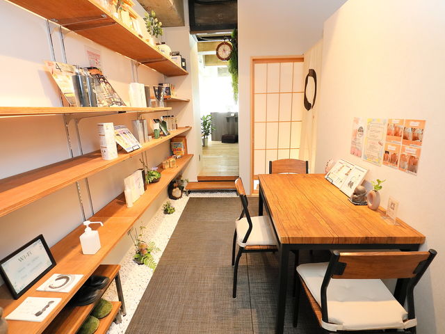 ドアを開けると和風のサロンの雰囲気に癒されます。_Salon°CDEWA