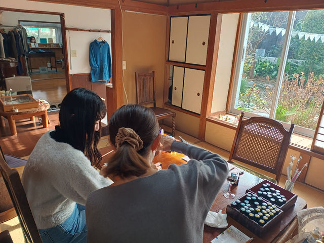 お庭を見ながら調香体験_アロマ香道ラパンアジル