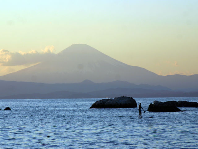 東京から90分、湘南エリアで最も美しい自然が残る町「葉山」で、SUPやペダルカヤックが体験できます。_BEACHTOWN 葉山