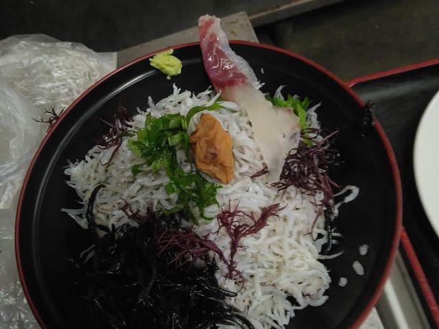 しらす食堂 つしま神社店