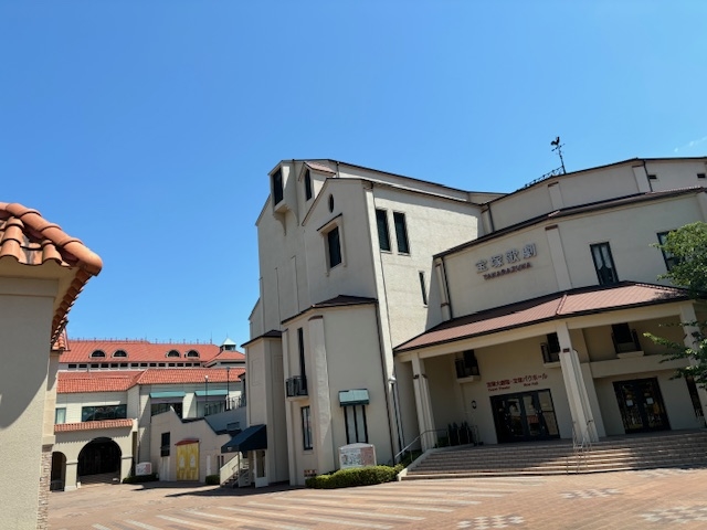 宝塚大劇場で鑑賞体験_アイアールトラベル(株式会社フォーライフ)