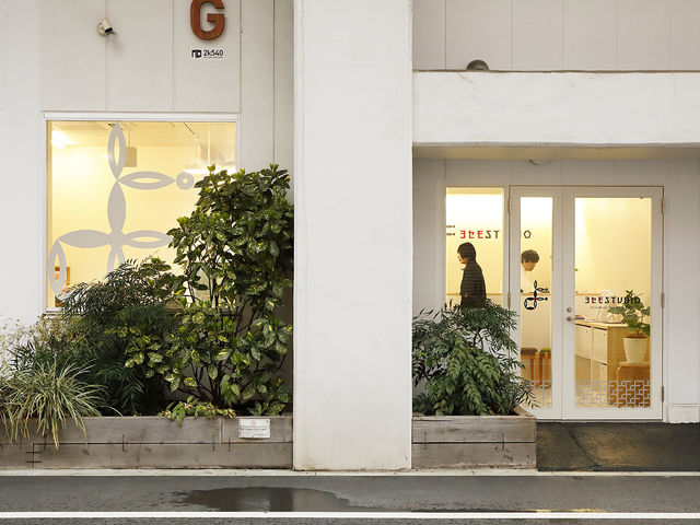 ヨセモSTUDIOのメインエントランスは西側道路に面しています。_ヨセモSTUDIO