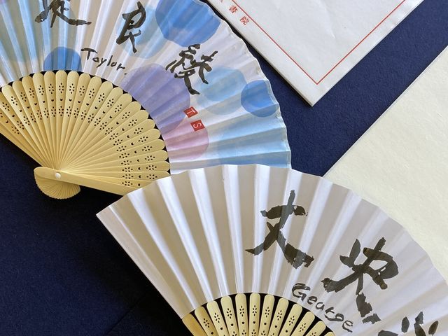 テイラーさんとジョージさんが、おみやげに書いて帰られました。Have a nice trip!_和堂書院Wadoshoin