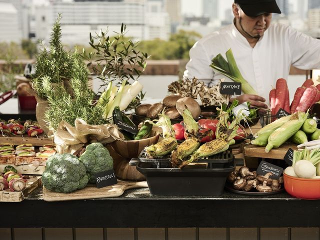 ブルーバーズでは、地域の特性を生かした厳選食材でのルーフトップバーベキューをご提供_BLUE BIRDS ROOFTOP TERRACE