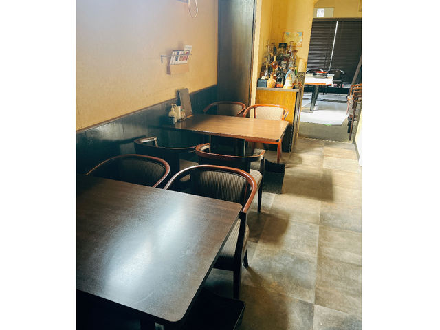 テーブル席でゆっくりと試食ができます♪_MINATO's Little Kitchen