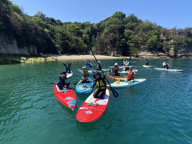 グラン・ブルー1番人気のSUPツアー
SUPがはじめての方もすぐに立てるようになります。_GrandBleu 蒲刈恋ヶ浜カヌー&SUP