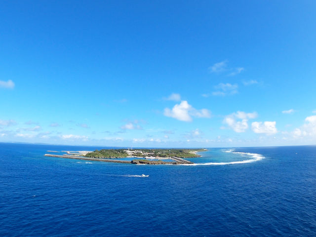 久高島(神の島)を上空から見ることができます。
_久高島VIVAパラセーリング
