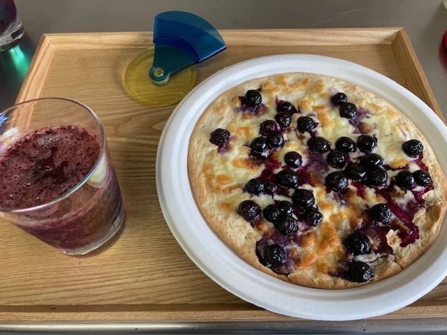 カフェでは、ブルーベリーを使ったスイーツやそばやゆず等地元の食材を使ったスイーツを豊富に取り揃えています。_かずら橋ブルーベリー園&古民家カフェ天空