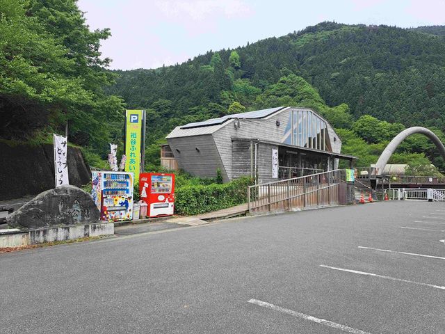祖谷ふれあい公園
受付事務所・駐車場_祖谷ふれあい公園