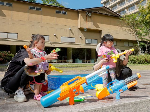 夏は水遊びを楽しもう_丸峰観光ホテル