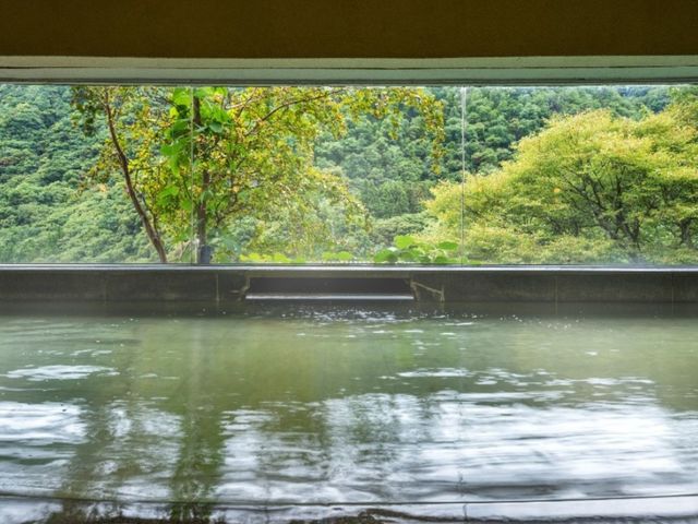 温泉大浴場「渓流展望風呂」_丸峰観光ホテル