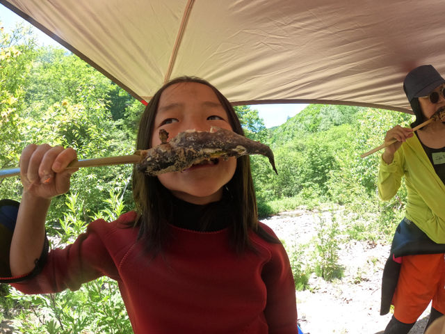 自分で焼き上げた川魚は格別にうまい!_だいじ屋