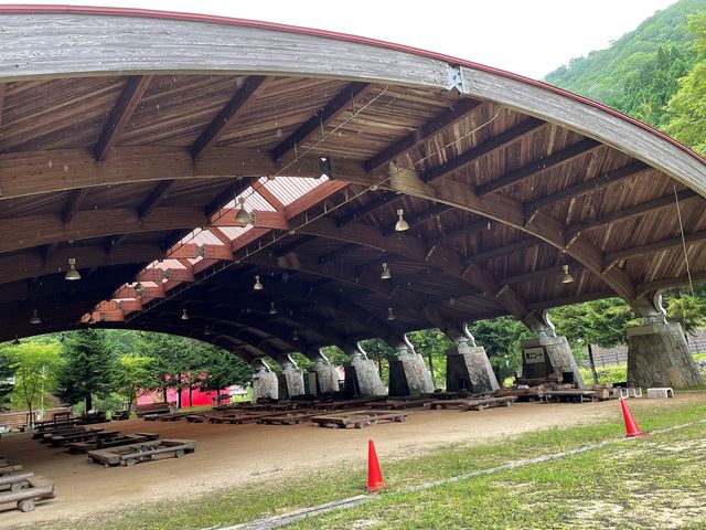 ドーム内でのバーベキューの為、雨でも安心!_MONJUNO FUKUCHI