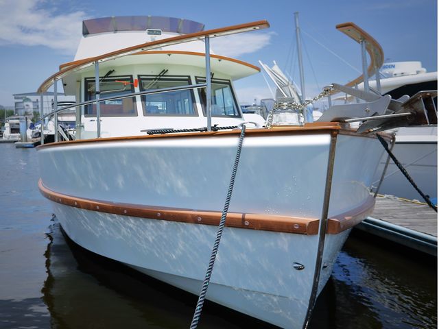 Bowline Knot Cruising