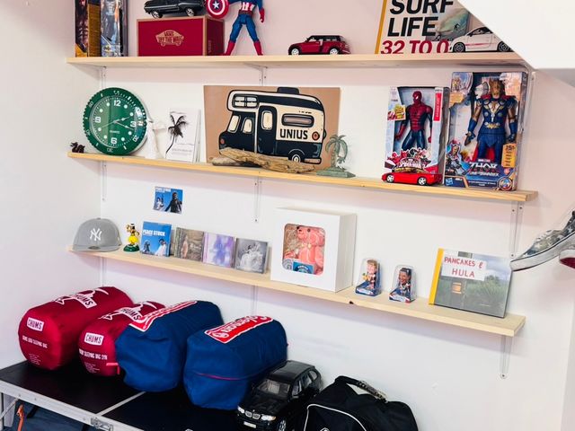 店舗飾り棚_ユニアス レンタカー