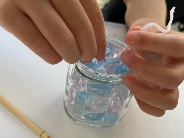 キラキラキャンドル制作中_元小学校の先生が教えるキャンドル教室 with candle