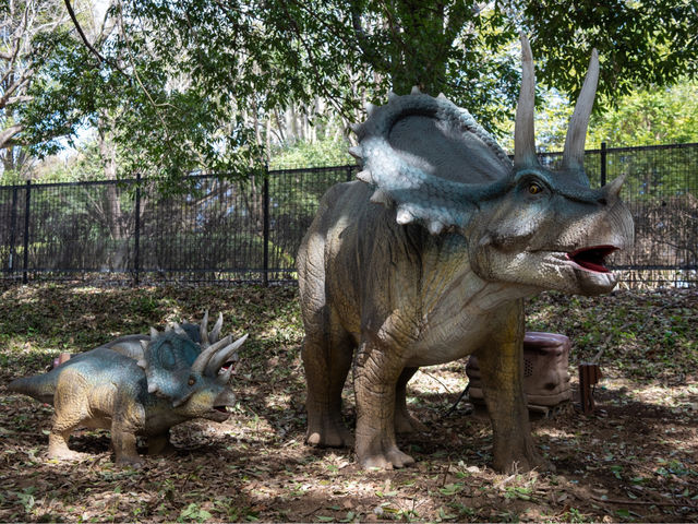 カワイイ恐竜の親子!_ダイナソーアドベンチャーツアー大恐竜パークin栃木わんぱく公園