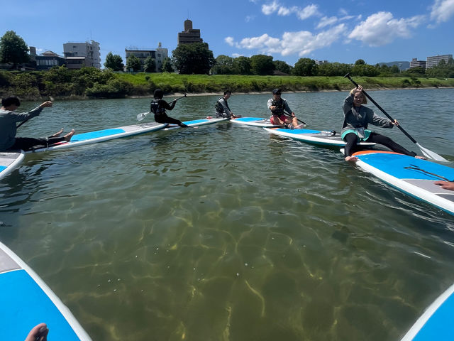 水の透き通る浅瀬があります!
広島の街並みを見ながらゆったり漕いでみましょう!
※当日のコンデションによっては、難しい場合もございます。_BESIDE HIROSHIMA