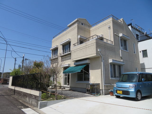 工房の駐車場から見た外観_手づくり木工房『春と木の風』