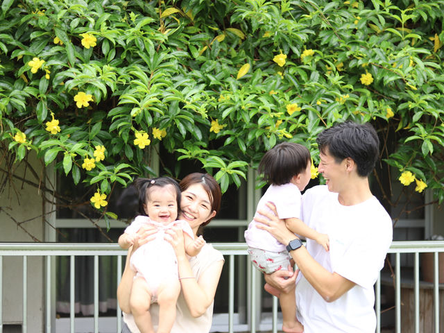 家族揃った思い出の瞬間を切り取ります☆_Hug photo
