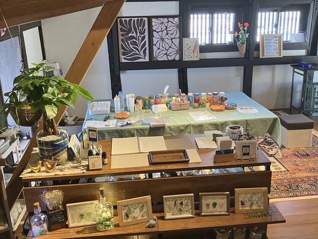 販売スペース。
さまざまなシーグラス作品や地元の作家さんのハンドメイド作品を展示販売しております。_工房 アオトミドリ