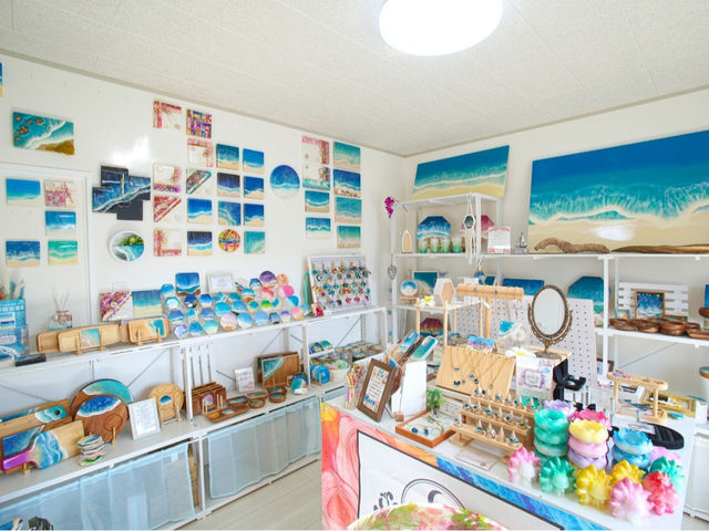 店内には沢山のレジンアート作品が常設してあるので、お気に入りの一品が見つかる事間違いなし♪_LUNAMARE resinfactory