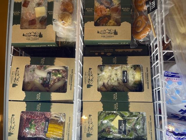 マルシェプレートで気軽に一品食べられます_キャンプナノ越谷キャンプ場