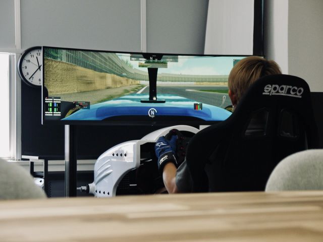 現役ドライバーからの直接レッスンも可能です(日程応相談)_Coco-Drive