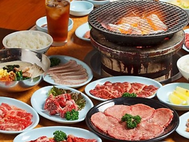 炭火焼肉 七輪 小野原店の写真1