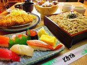 和食レストランとんでん 麻生店の写真1