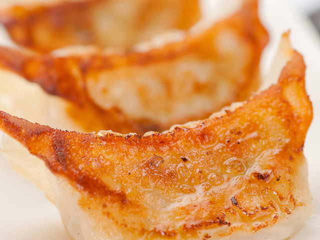 GYOZA BAR 都通・本店の写真1
