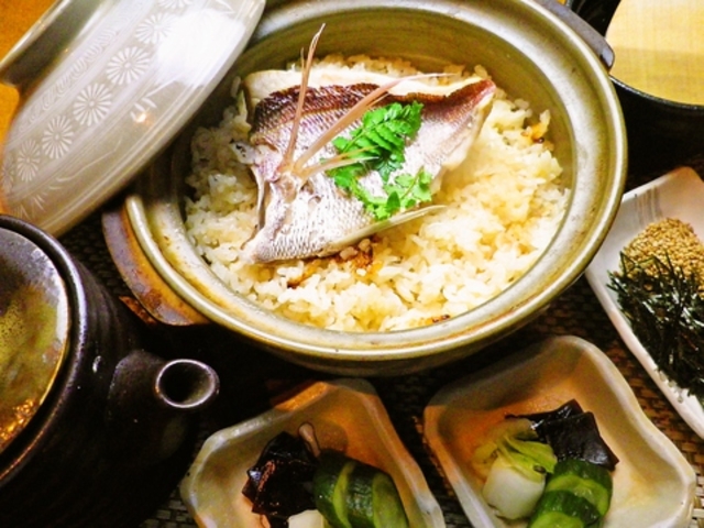 鯛めしと炭焼き たつあんの写真1