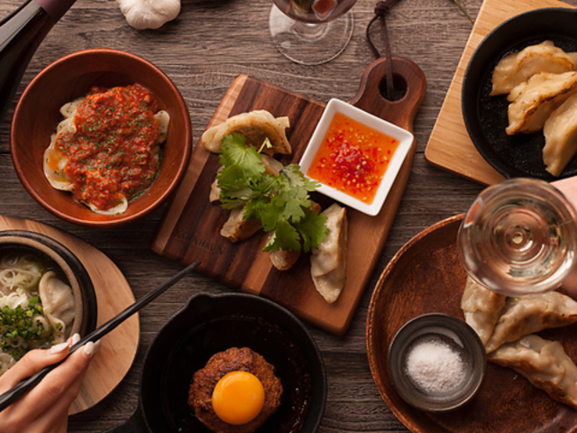 餃子 RENBOW 赤羽一番街店の写真1