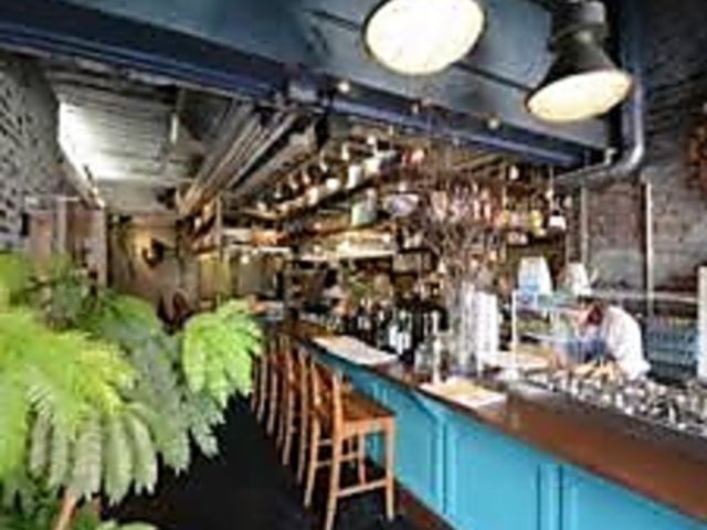 FOREVER CAFE&OYSTER BAR フォーエバーカフェ&オイスターバーの写真1