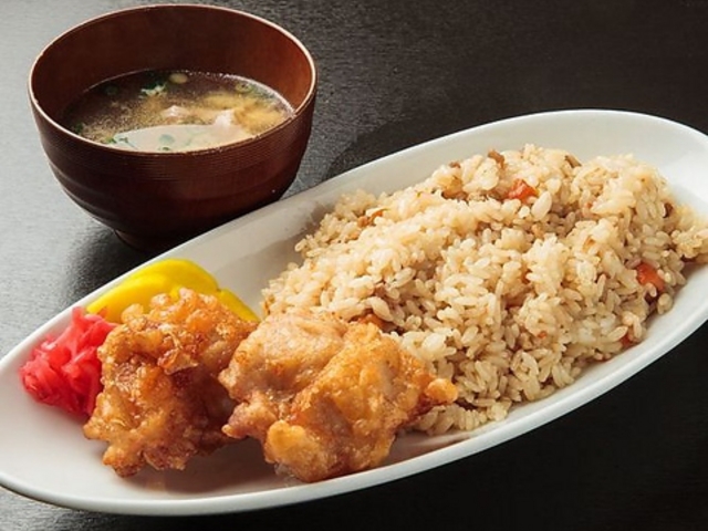 ドライブイン鳥 マークイズ福岡ももち店の写真1