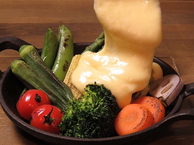 lu'tubo 旬野菜とチーズの酒場の写真1